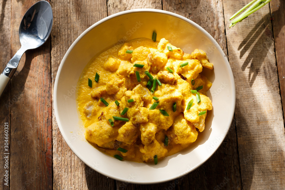 cauliflower in curry sauce