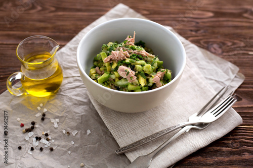 salad with tuna and avocado