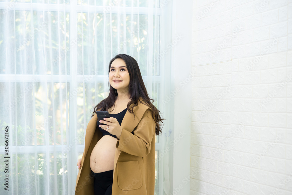 Expectant mothers buy products online via mobile phones Expectant mothers buy products online via mobile phones