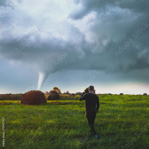 Tornado in the field and soul © Time