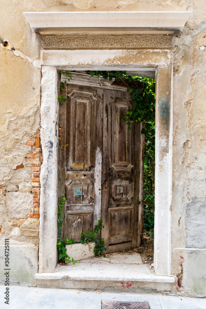 Half of House Ruined Color Ruins Stock Photo - Image of architecture, doors:  88913718