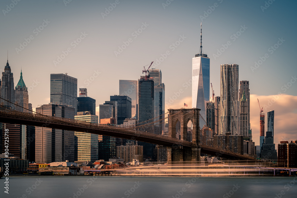 Obraz premium Brooklyn Bridge przed Downtown NYC Long Exposure