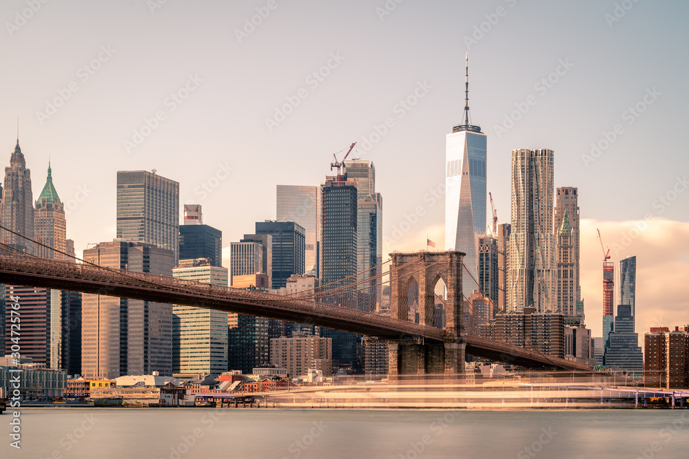 Obraz premium Brooklyn Bridge in Front of Downtown NYC Long Exposure