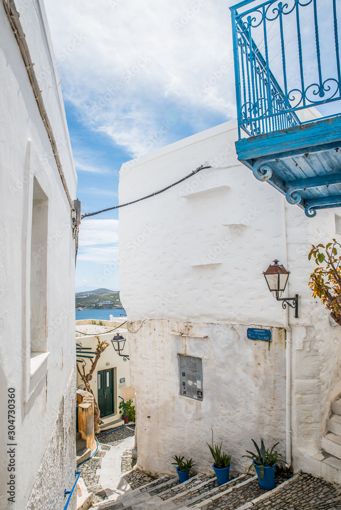 Fototapeta premium Traditional alley in ano Syros at Syros island, Cyclades, Greece