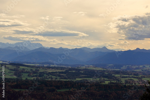 Fototapeta Naklejka Na Ścianę i Meble -  view of mountains and clouds