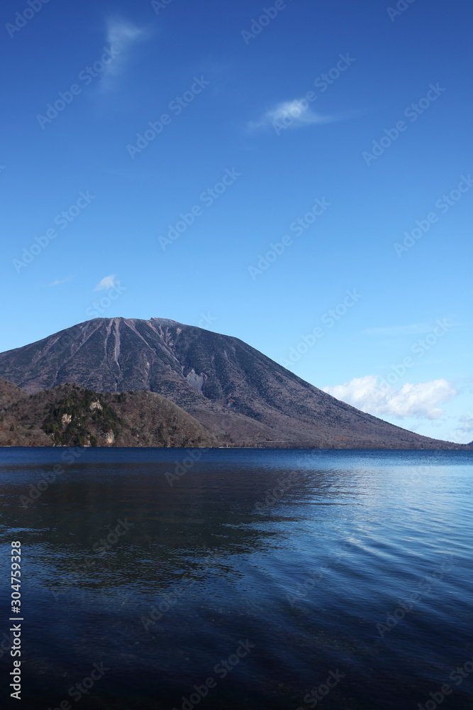 千手ケ浜から見た中禅寺湖と男体山