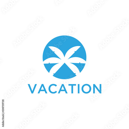 Vacation logo design template. Green palm inn seaside. The concept for travel agency, tropical resort, beach hotel, spa. Summer vacation symbol.