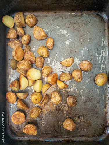  tray of roasted potatos