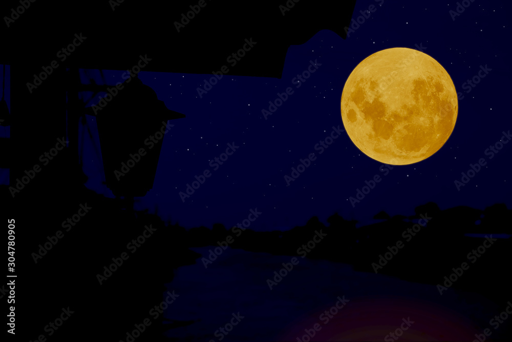 Naklejka premium Full moon with silhouette river view at night.