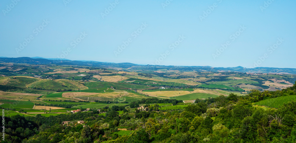 Obraz premium Traditional countryside and landscapes of beautiful Tuscany. Fields and vineyards. Holiday, traveling concept. Agro tour of Europe. Beautiful world.
