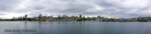 Panoramic view of a marina in Vancouver © Guy