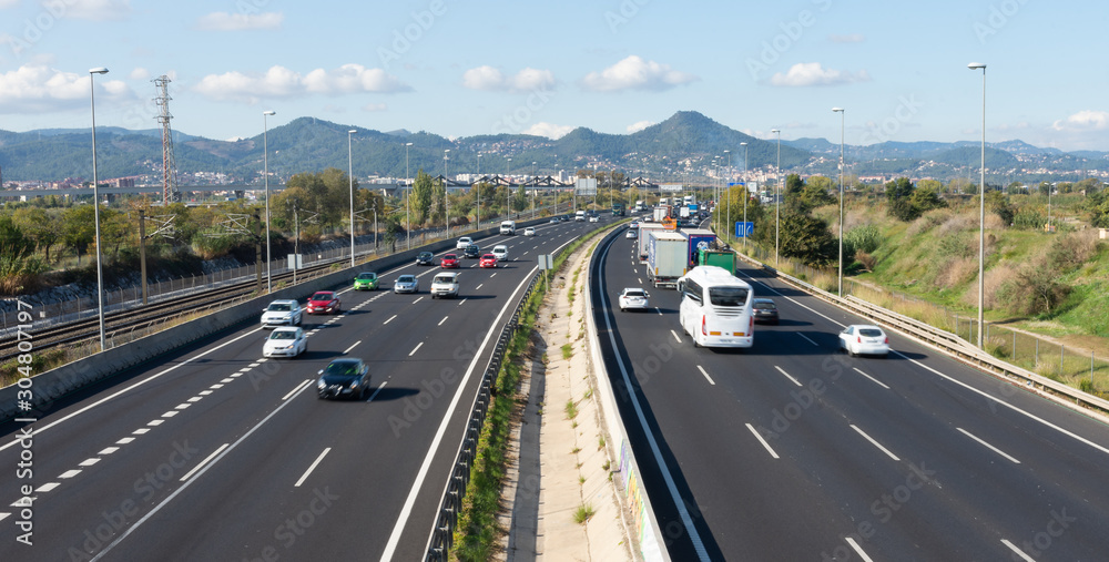 highway in rush hour with vehicles in both directions