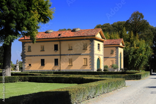 Fototapeta Naklejka Na Ścianę i Meble -  ancient villa castelbarco in vaprio d'adda village in italy