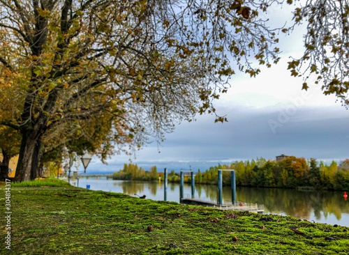 Blick auf die Mosel in der französischen Stadt Thionville photo