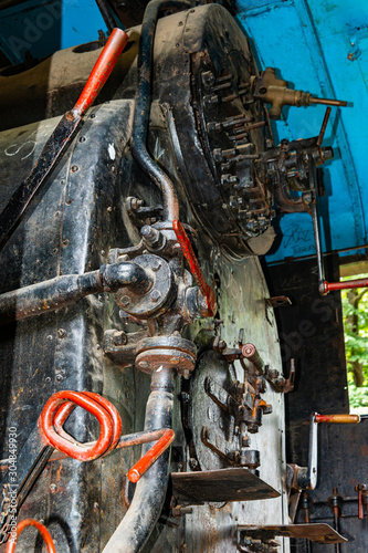 Cuadro en lienzo Kikinda, Serbia - July 26, 2019: An old locomotive set in Kikinda