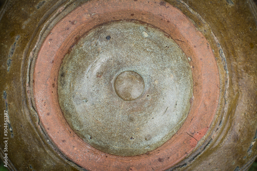 The top surface of the pottery. The top surface of the pottery.