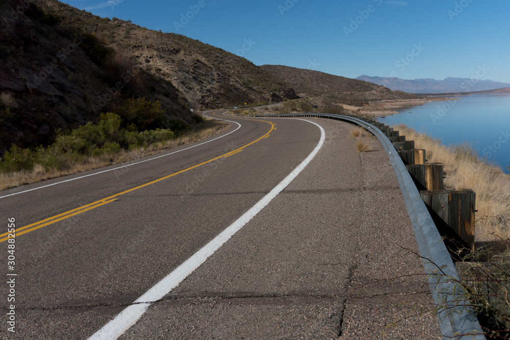 Naklejka premium Horizontal of Arizona highway 188.