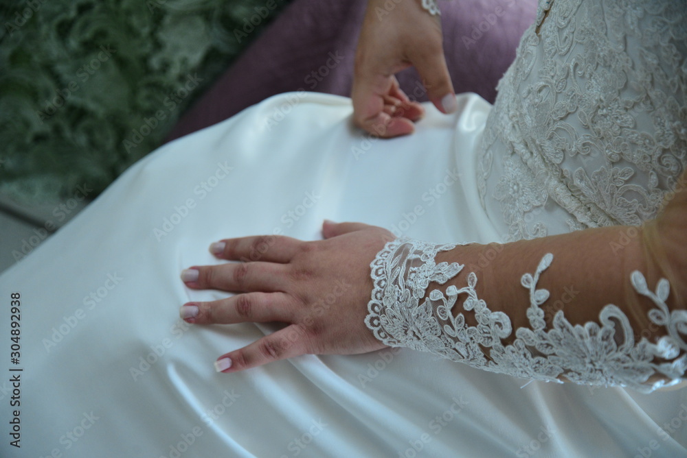 hands of the bride