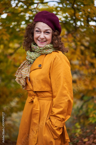 Autumnal portrait of a mature woman © Xalanx