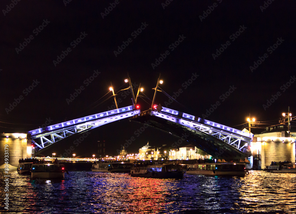 Obraz premium St.Petersburg, Russia - September, 09, 2016: Tourists on river trams watch the night draw bridge on the Neva.