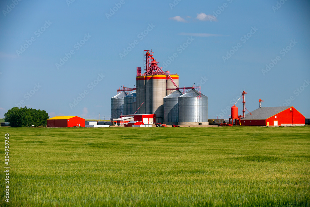 Canadian Prairies Granary Grain Elevator Saskatchewan - obrazy, fototapety, plakaty 