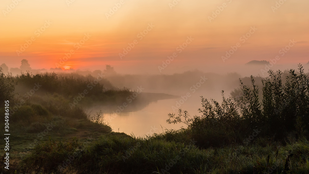 Poranne mgły nad Narwią, Dolina Górnej Narwi, Natura 2000, Podlasie, Polska Poranne mgły nad Narwią, Dolina Górnej Narwi, Natura 2000, Podlasie, Polska