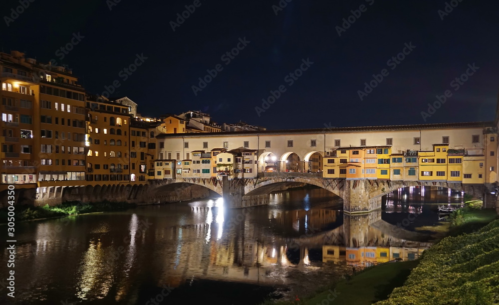 Ponte Vecchio bridge at night