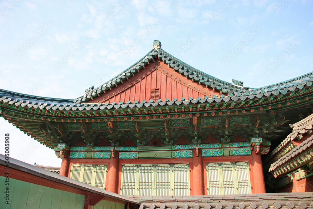 Beautiful traditional Korean architecture at Changdeokgung Palace, Seoul, South Korea.