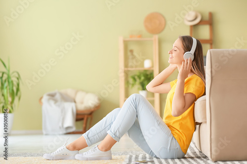 Happy woman listening to mu...