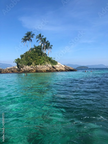 tropical island in the sea © Caroline
