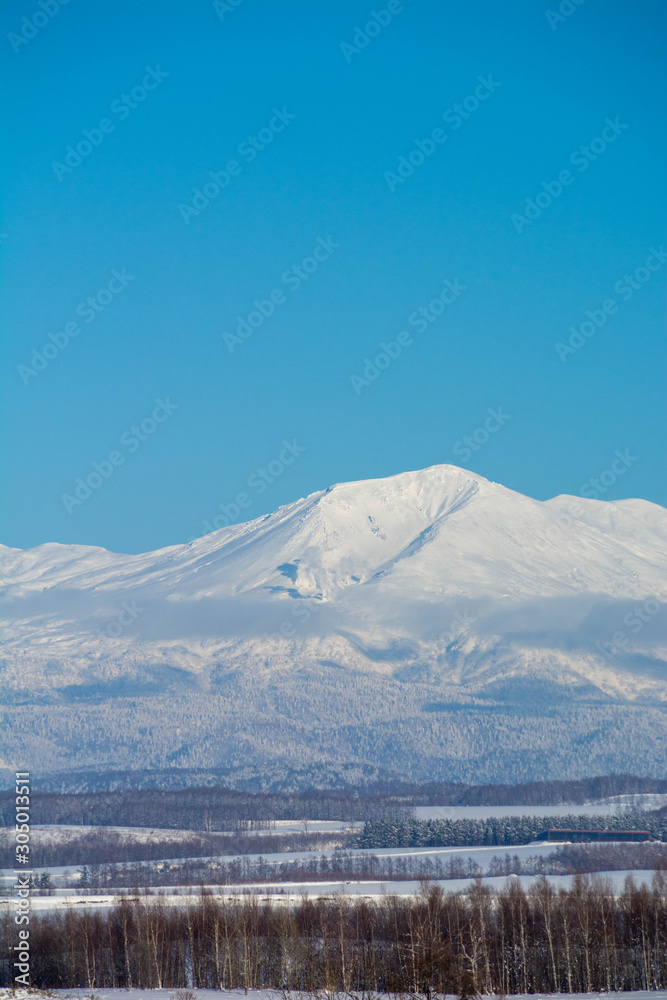 冬の青空と雪山　大雪山