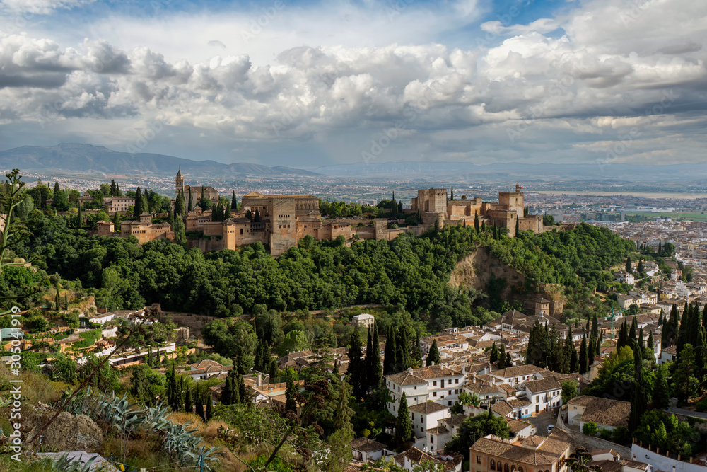 hermosa vista del mayor monumento de Andalucía, la alhambra de Granada