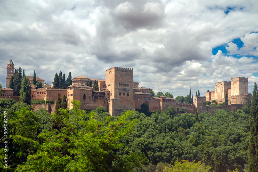 hermosa vista del mayor monumento de Andalucía, la alhambra de Granada