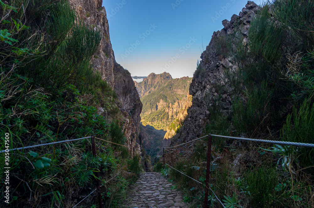 Fototapeta premium From mountain Pico Arieiro to Pico Ruivo
