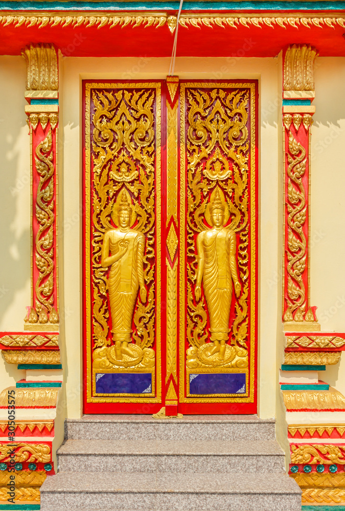 Wood carved in the temple door.