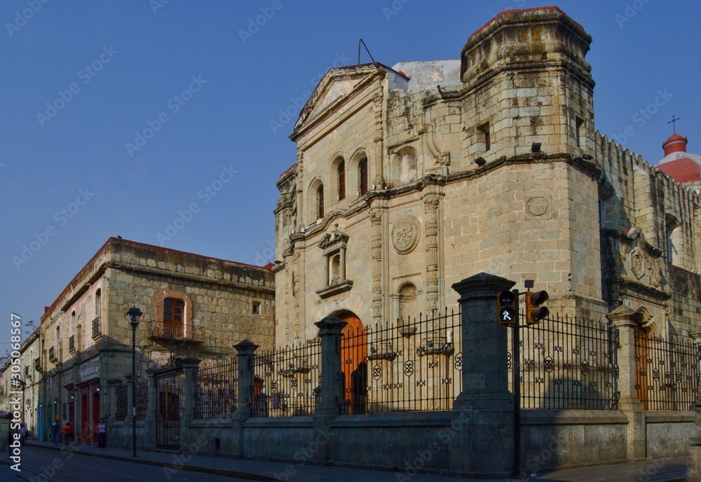 Templo de La Compañia en centro de Oaxaca.