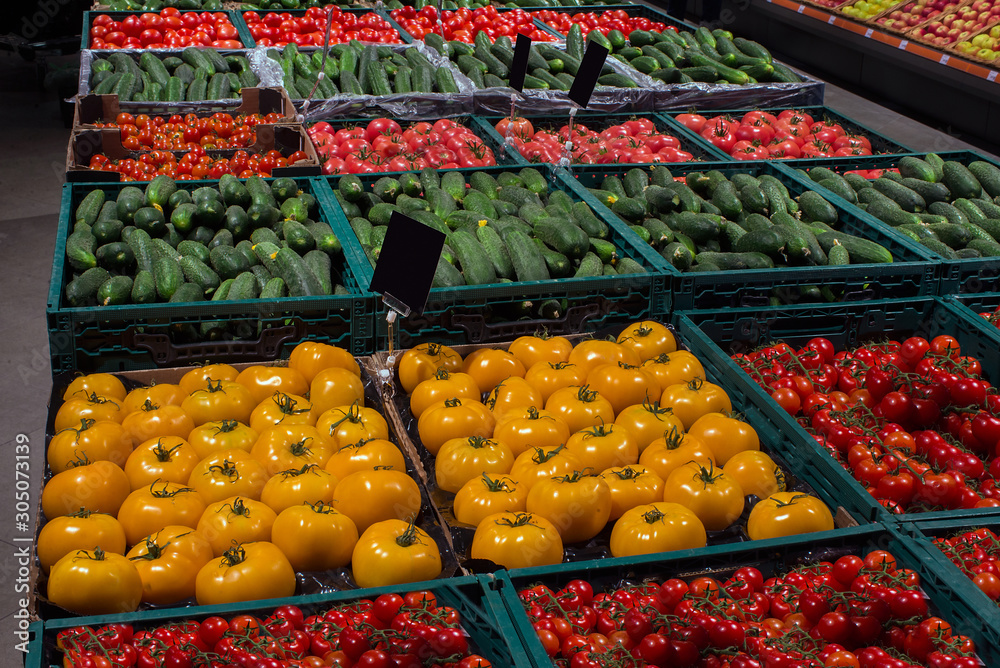 Obraz premium sale of vegetables in a supermarket