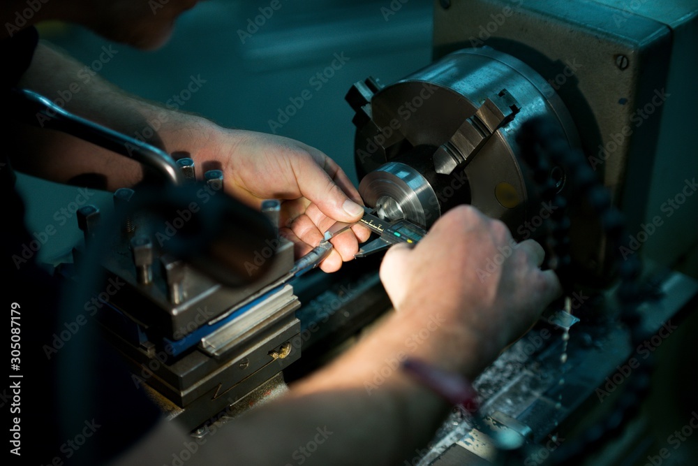 Obraz premium Old metal lathe machine, retro machine background.