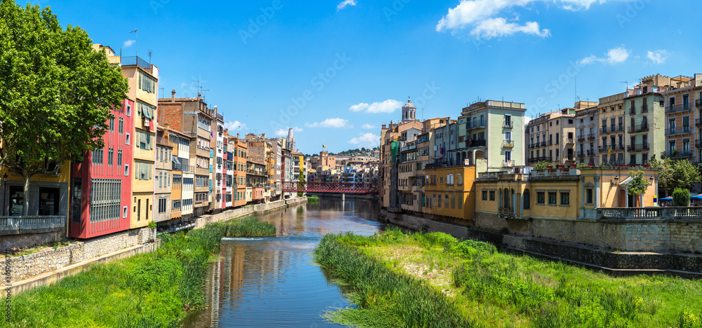 Fototapeta premium Colorful houses and Eiffel bridge in Girona