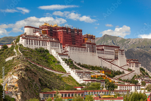 Fototapeta Magnificent Potala Palace in Lhasa, Tibet