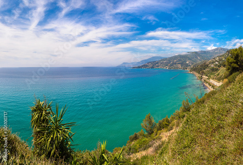 Azure coast in Italy © Sergii Figurnyi