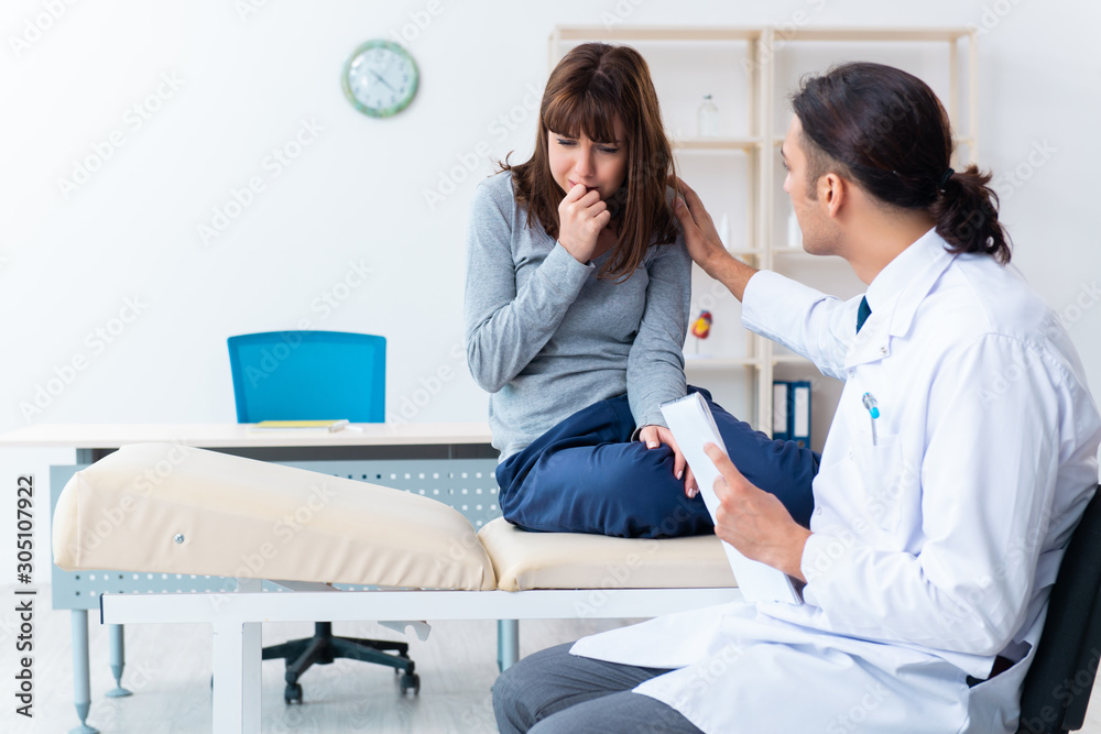 Fototapeta premium Mentally ill woman patient during doctor visit