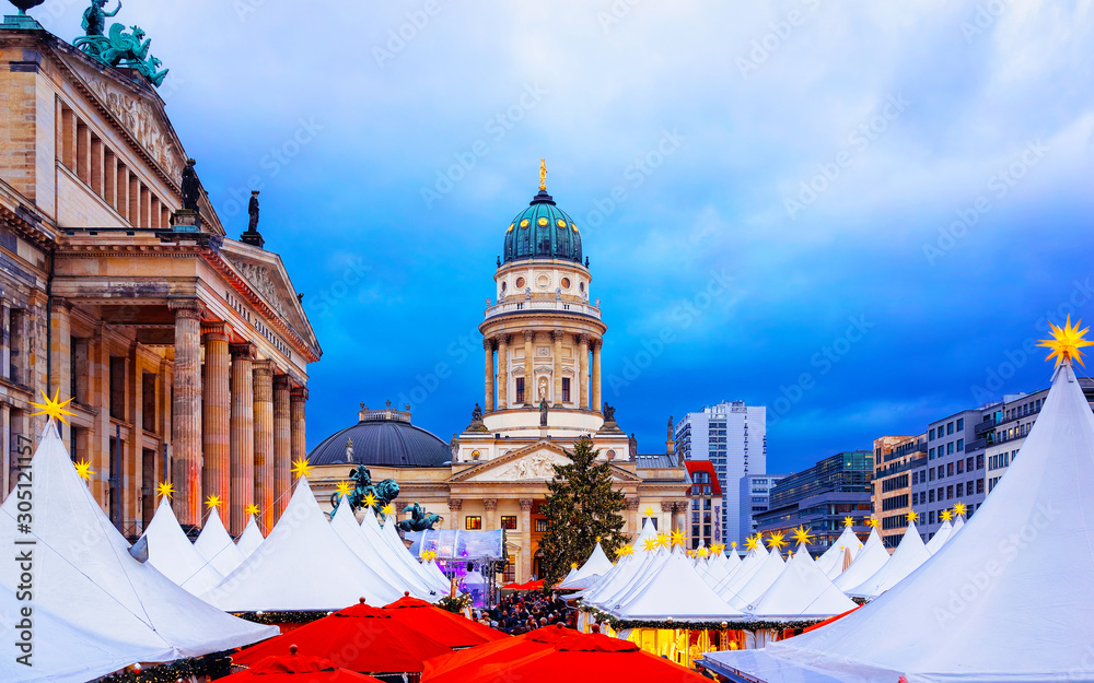 Obraz premium Night Christmas Market of Gendarmenmarkt in Winter Berlin, Germany. German street Xmas and holiday fair. Advent Decoration and Stalls with Crafts Items on the Bazaar.