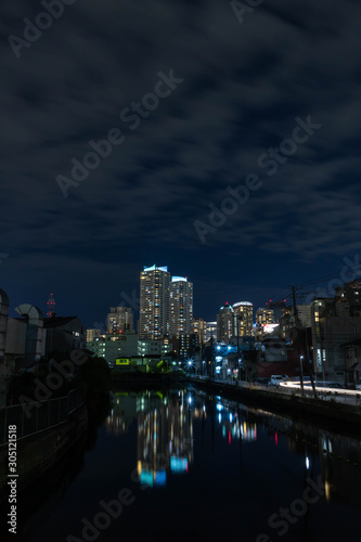 横浜の夜の運河