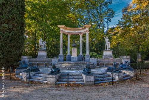 Exedra El Capricho Park, Madrid. Four-column temple is accessed by seven steps.