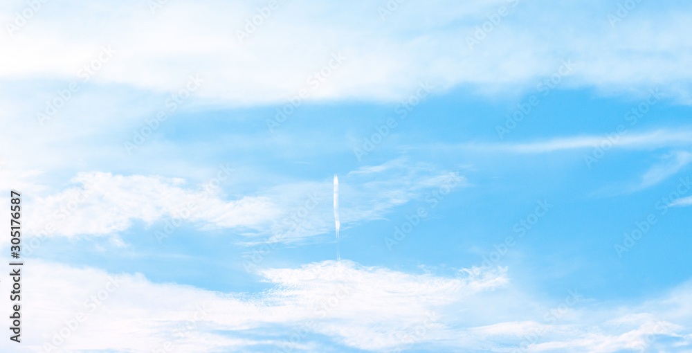 Obraz premium Blue sky and white clouds