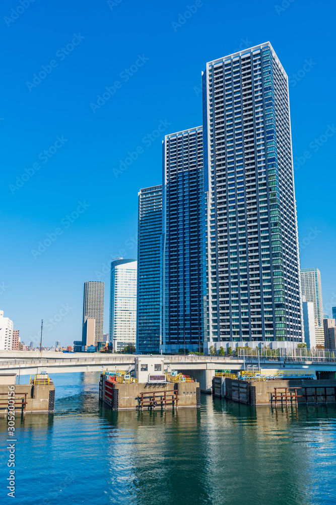 Naklejka premium 東京都中央区晴海 ドゥ・トゥール タワー（DEUX TOURS TOWER）