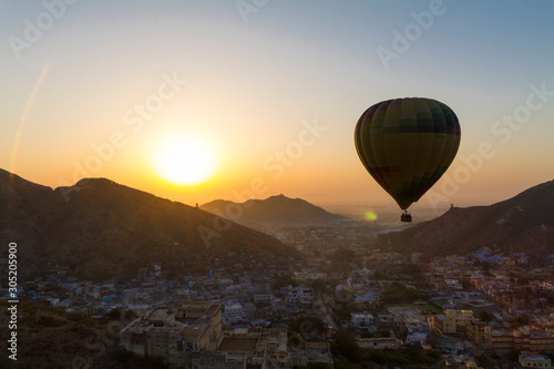 Ballonfahrt   ber Jaipur zum Sonnenaufgang