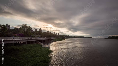 Timelapse Atardecer sobreen el rio Parana, sobre la costanera del parque Urquiza photo