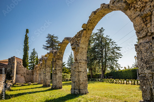 Φωτογραφία San Vincenzo al Volturno, a Benedictine monastery in Castel San Vincenzo and Rocchetta a Volturno